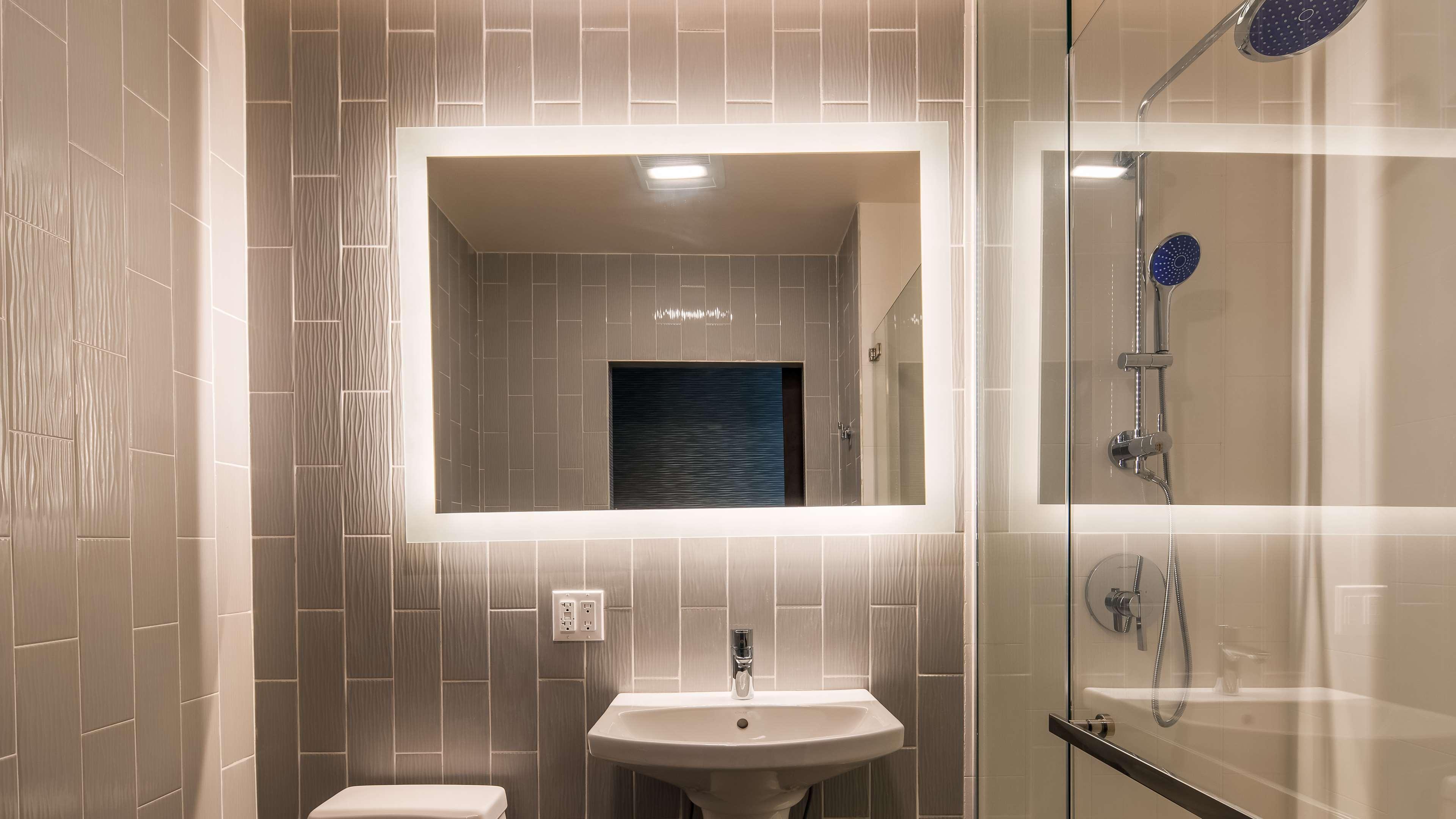 Glo Best Western Brooklyn Nyc New York City Exterior photo