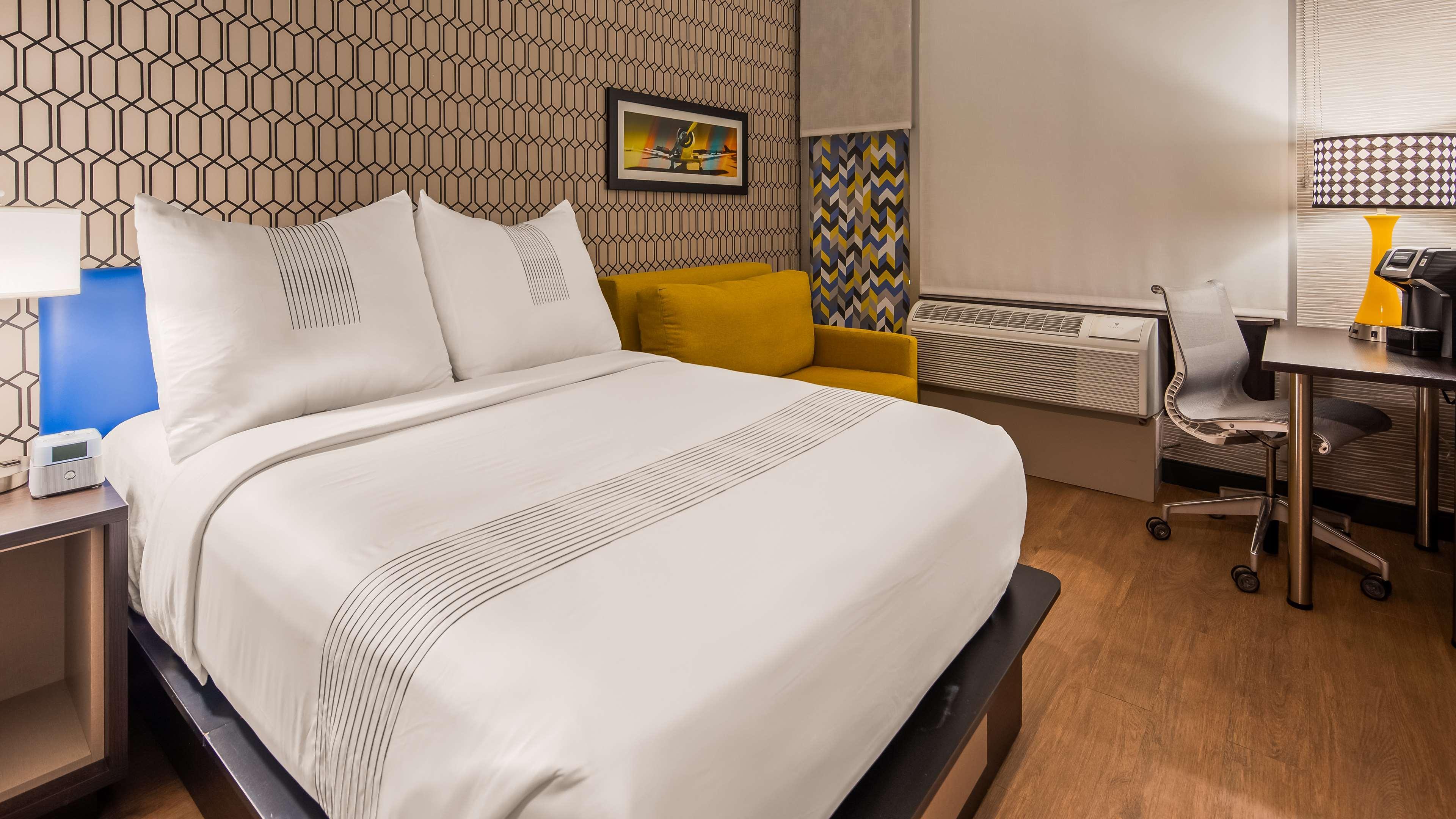 Glo Best Western Brooklyn Nyc New York City Exterior photo
