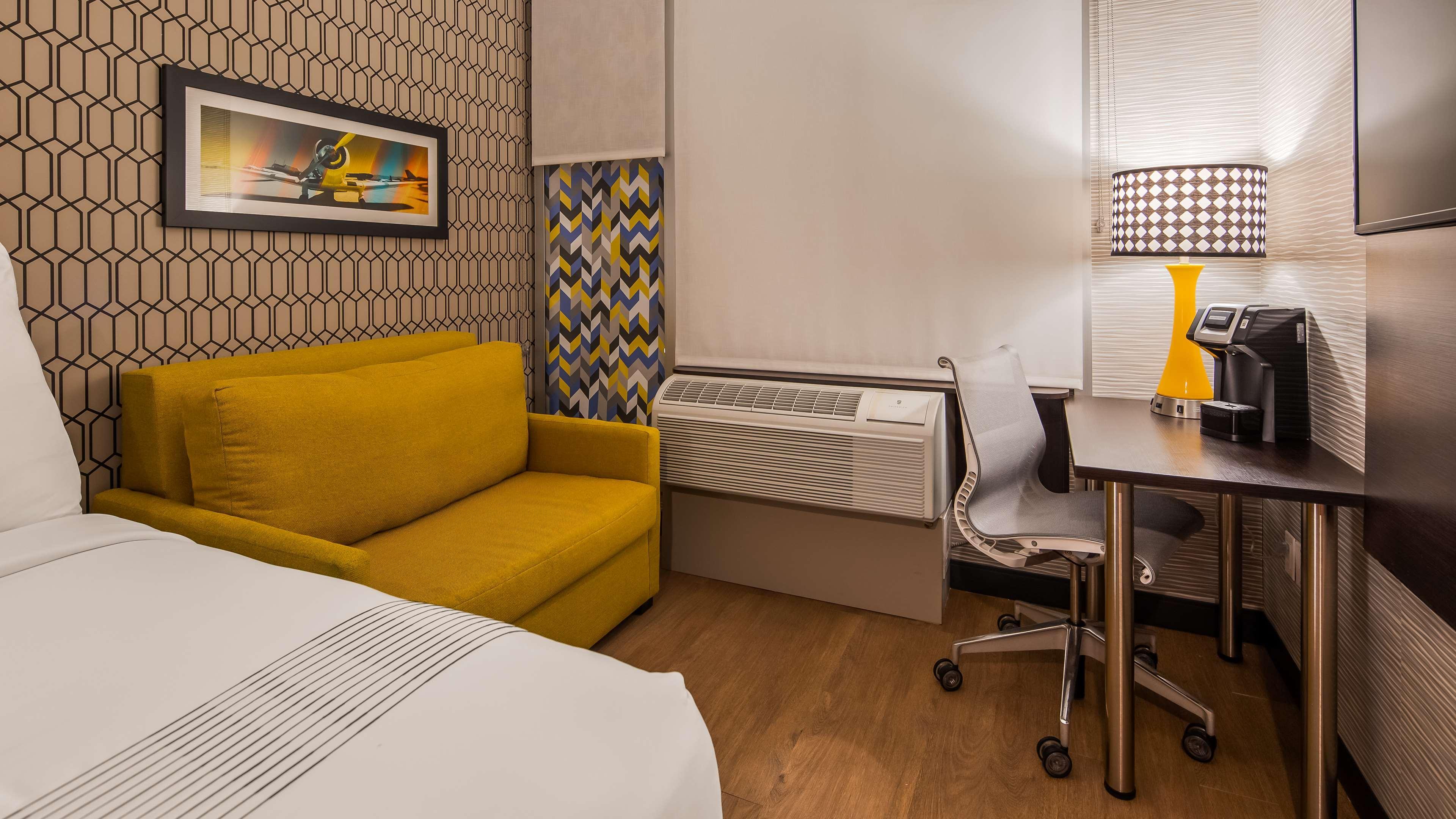 Glo Best Western Brooklyn Nyc New York City Exterior photo