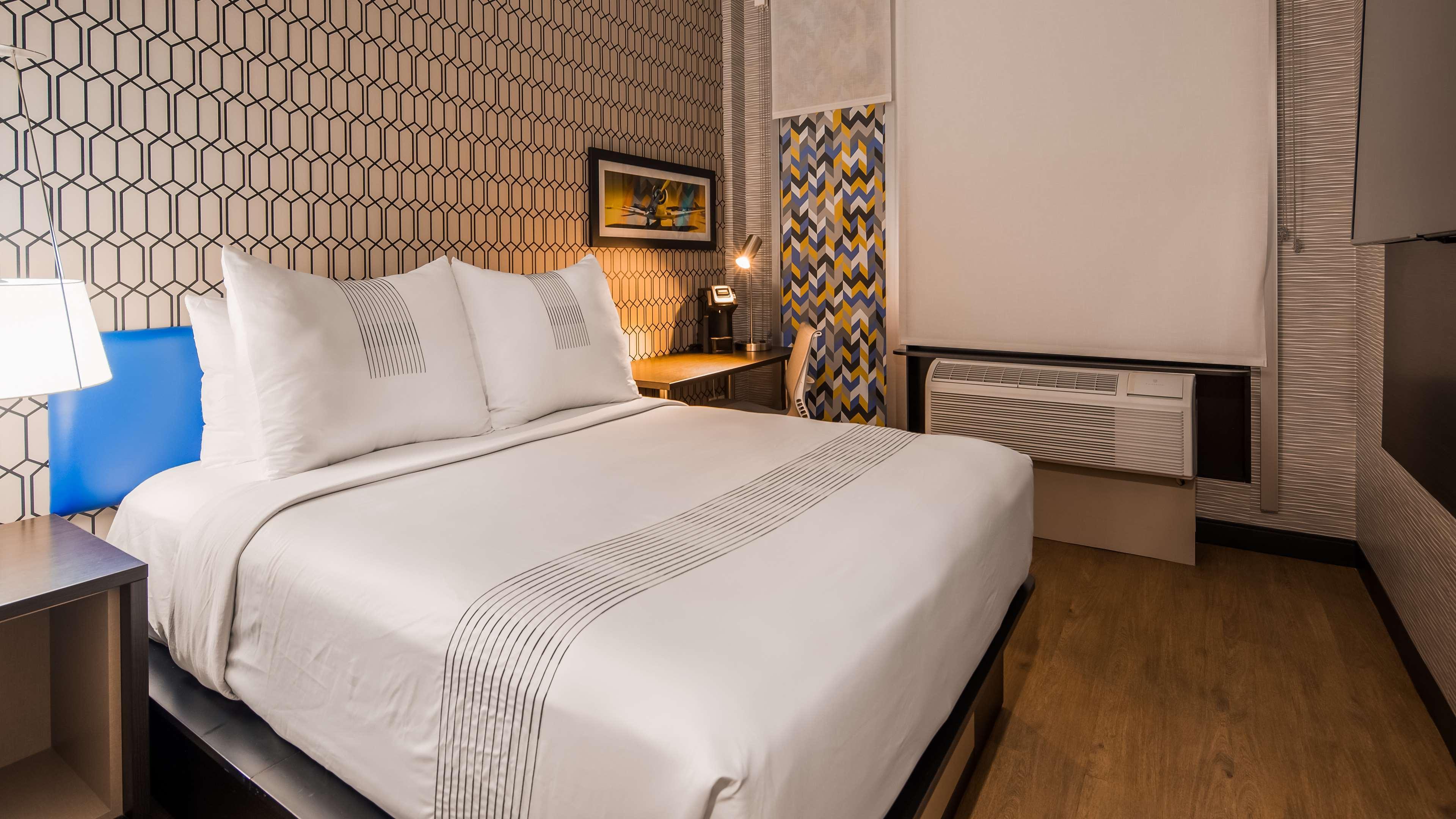 Glo Best Western Brooklyn Nyc New York City Exterior photo