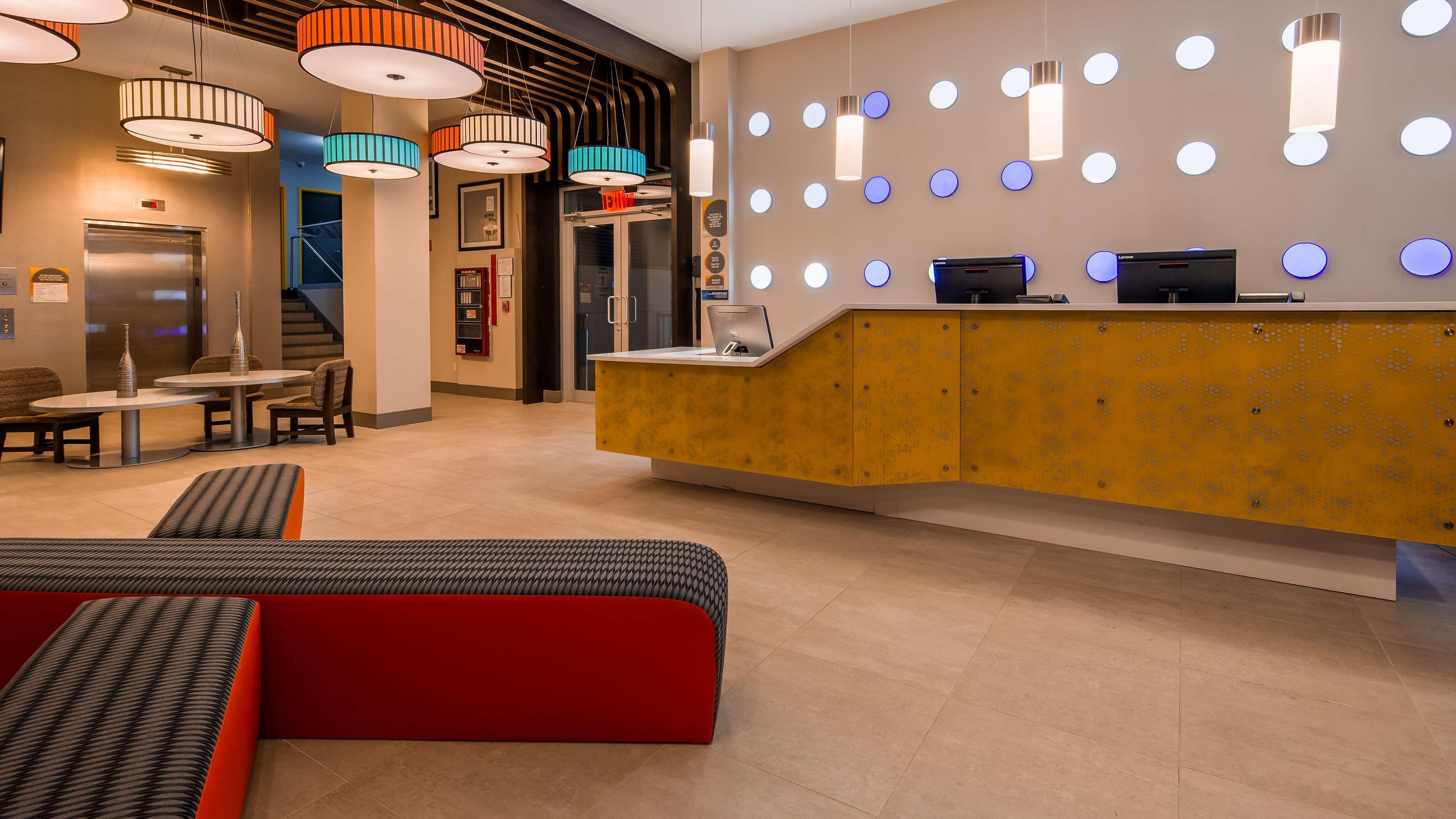 Glo Best Western Brooklyn Nyc New York City Exterior photo