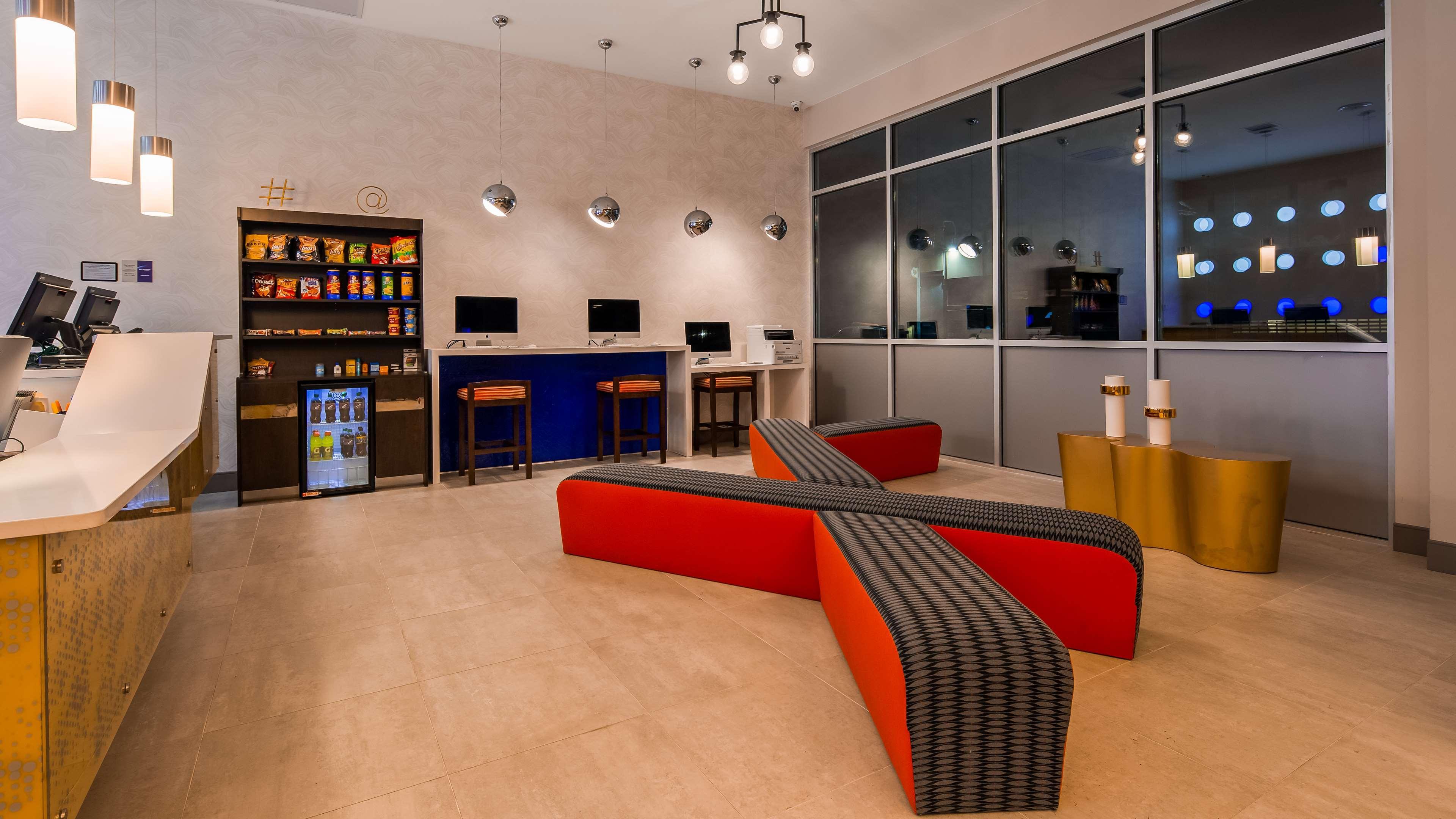 Glo Best Western Brooklyn Nyc New York City Exterior photo