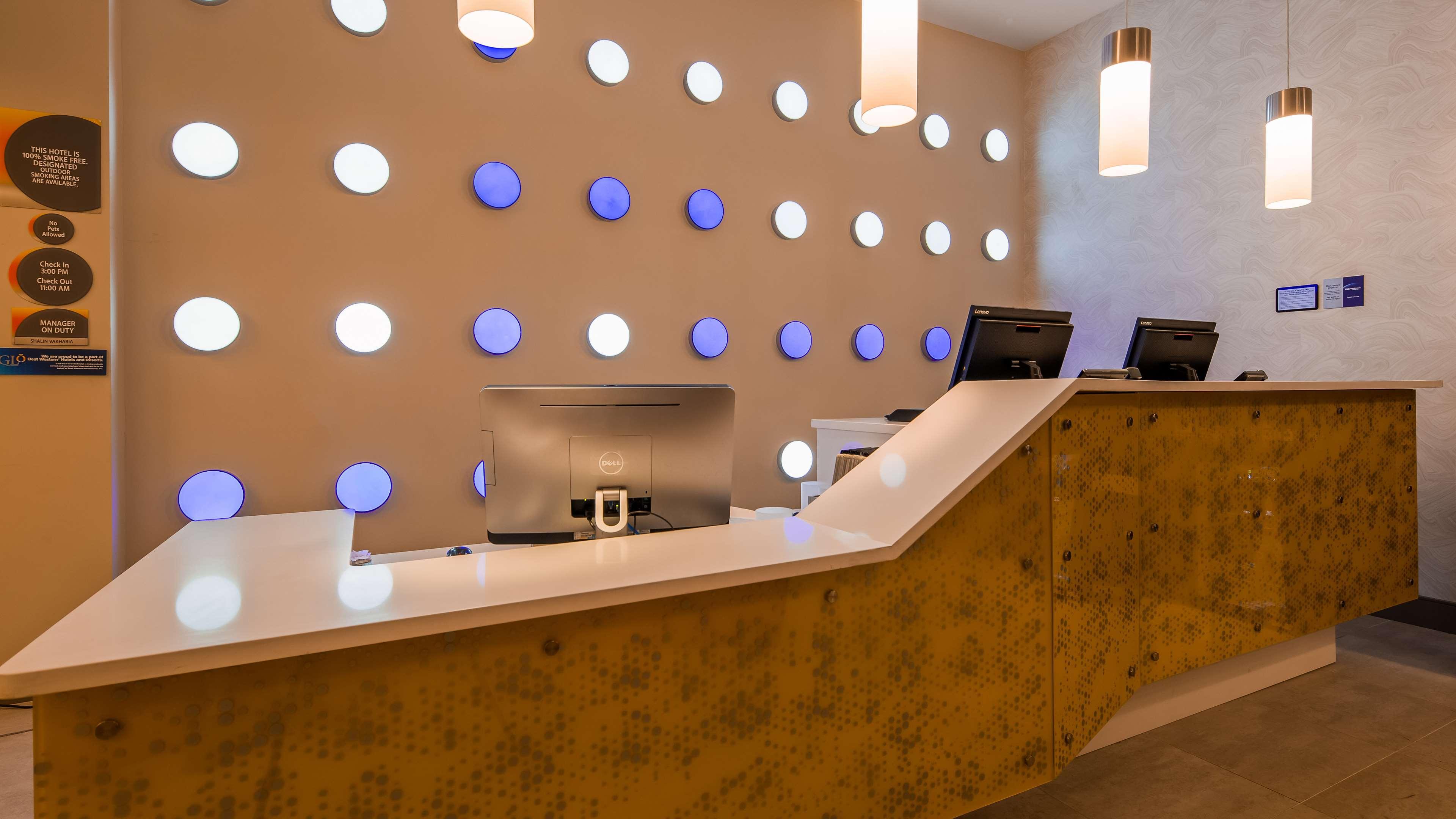 Glo Best Western Brooklyn Nyc New York City Exterior photo