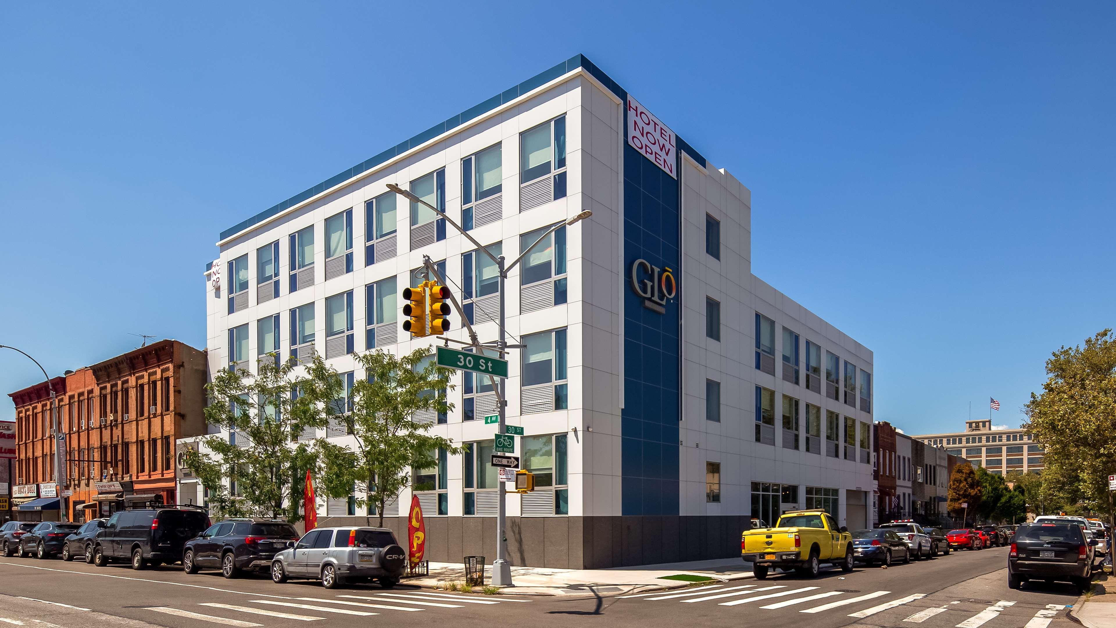 Glo Best Western Brooklyn Nyc New York City Exterior photo