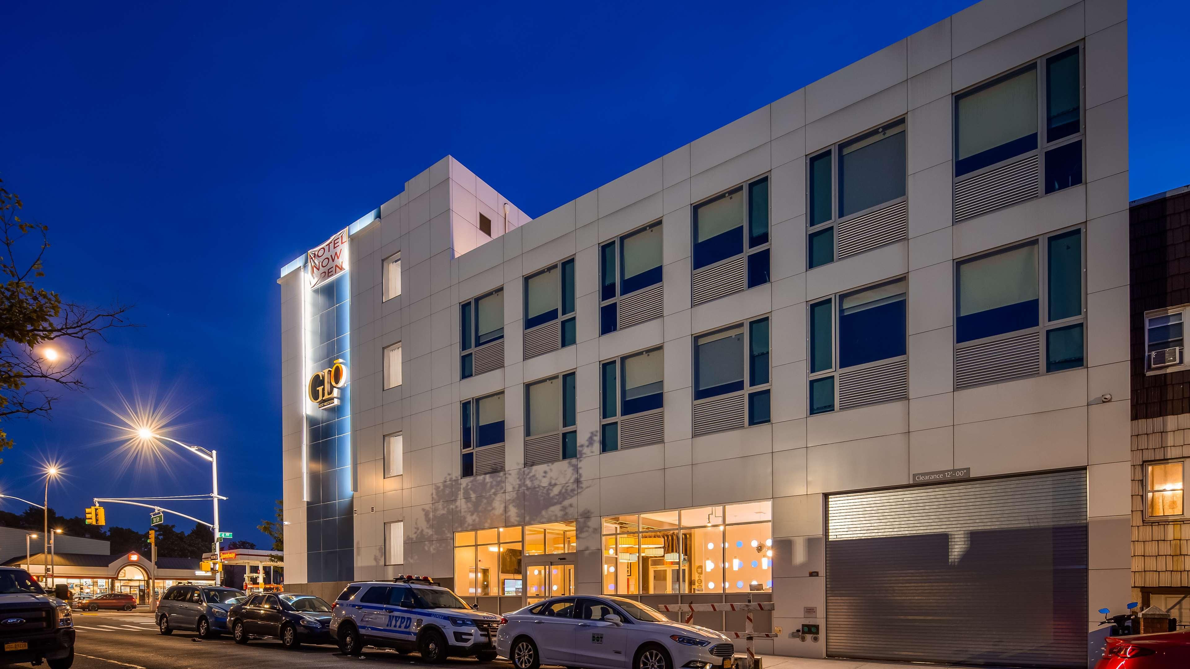 Glo Best Western Brooklyn Nyc New York City Exterior photo