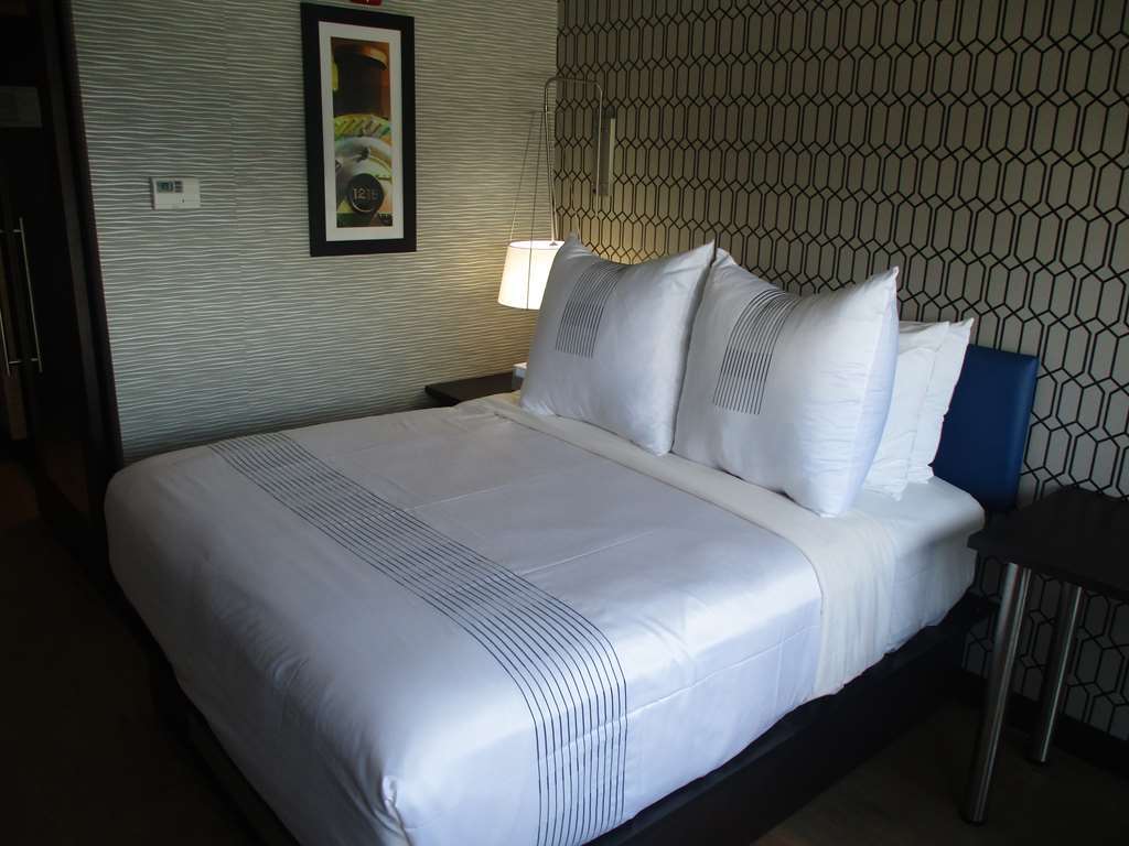 Glo Best Western Brooklyn Nyc New York City Room photo