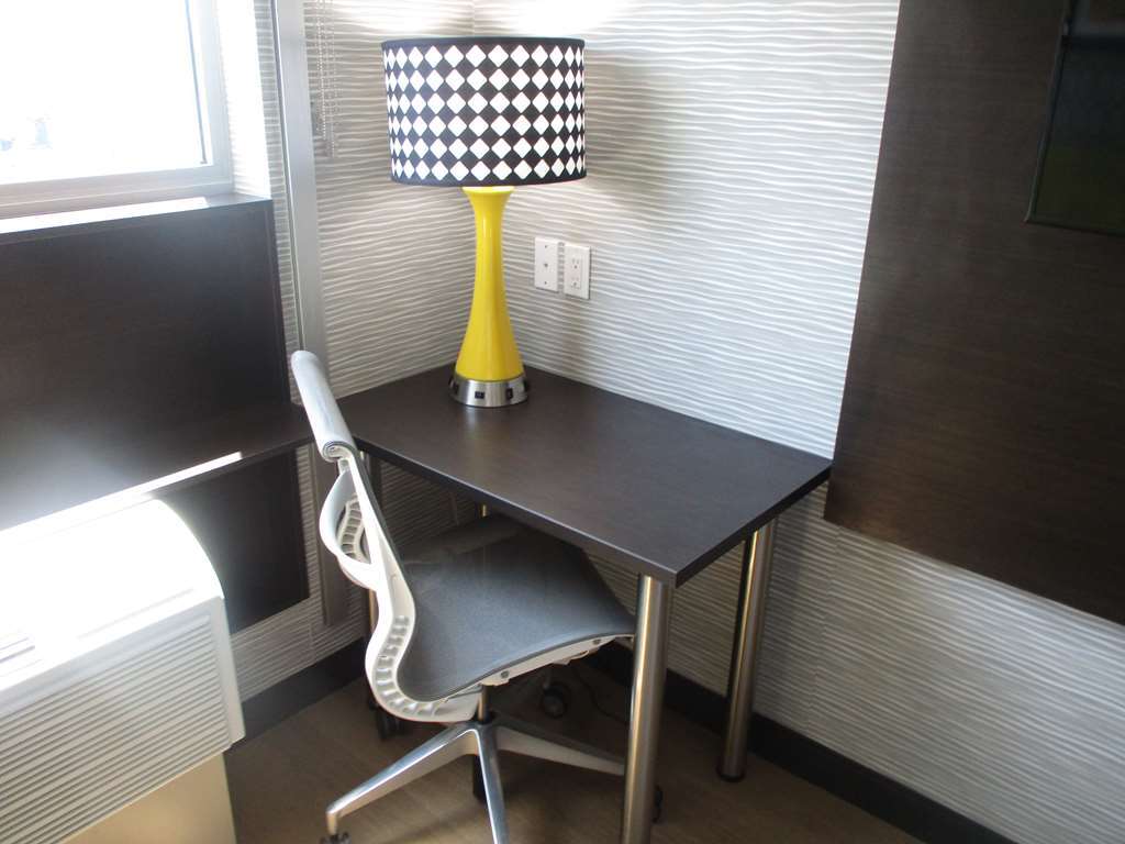 Glo Best Western Brooklyn Nyc New York City Room photo