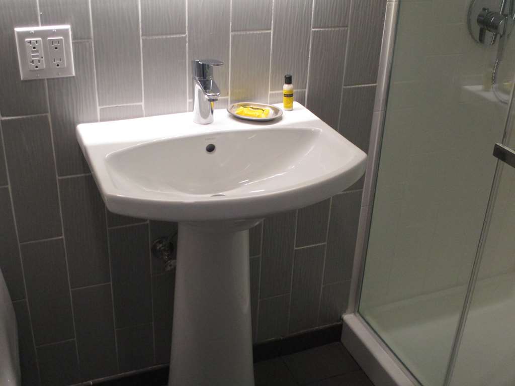 Glo Best Western Brooklyn Nyc New York City Room photo
