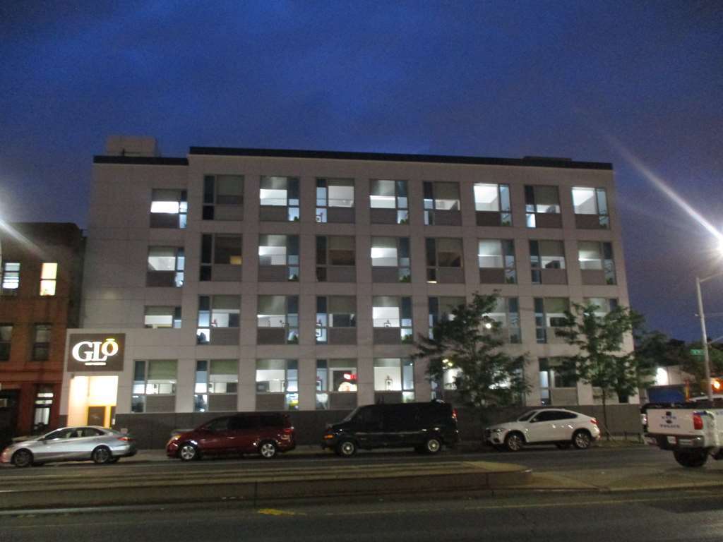 Glo Best Western Brooklyn Nyc New York City Exterior photo